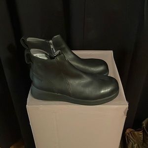Red wing women’s zip up leather boots size 7D